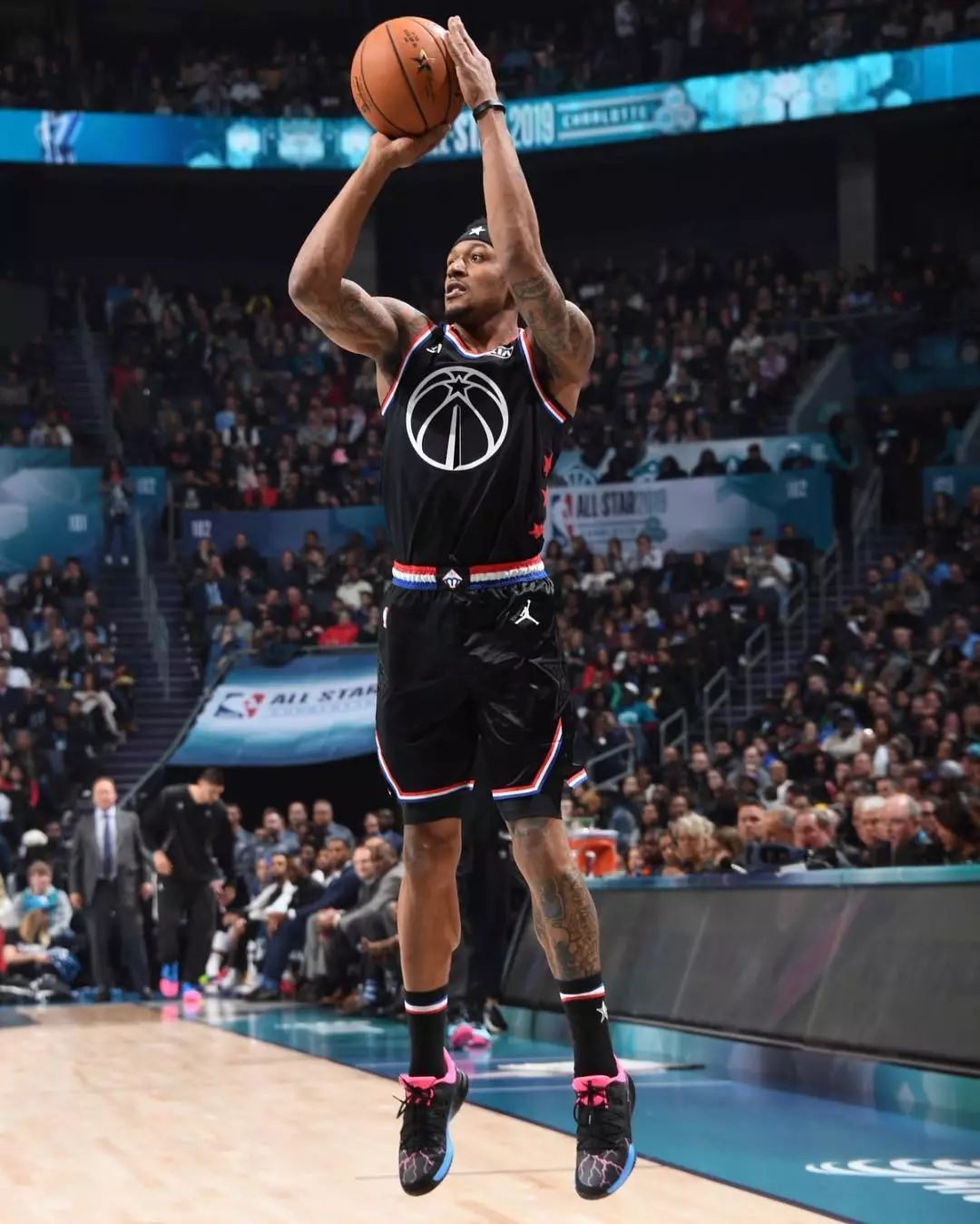 现了锐利的 现了锐利的