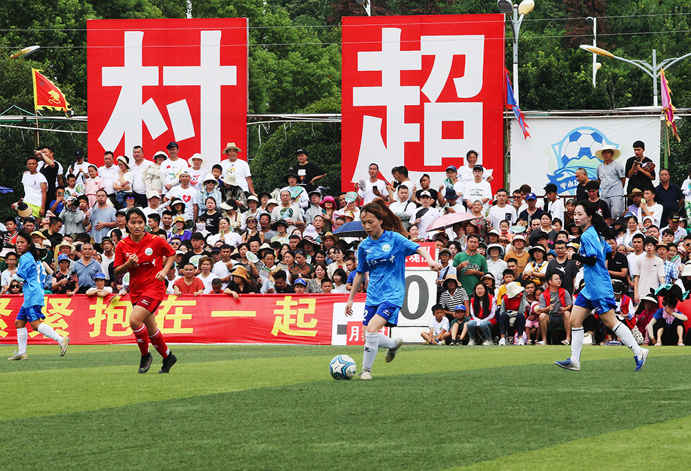 他在中圈附 他在中圈附